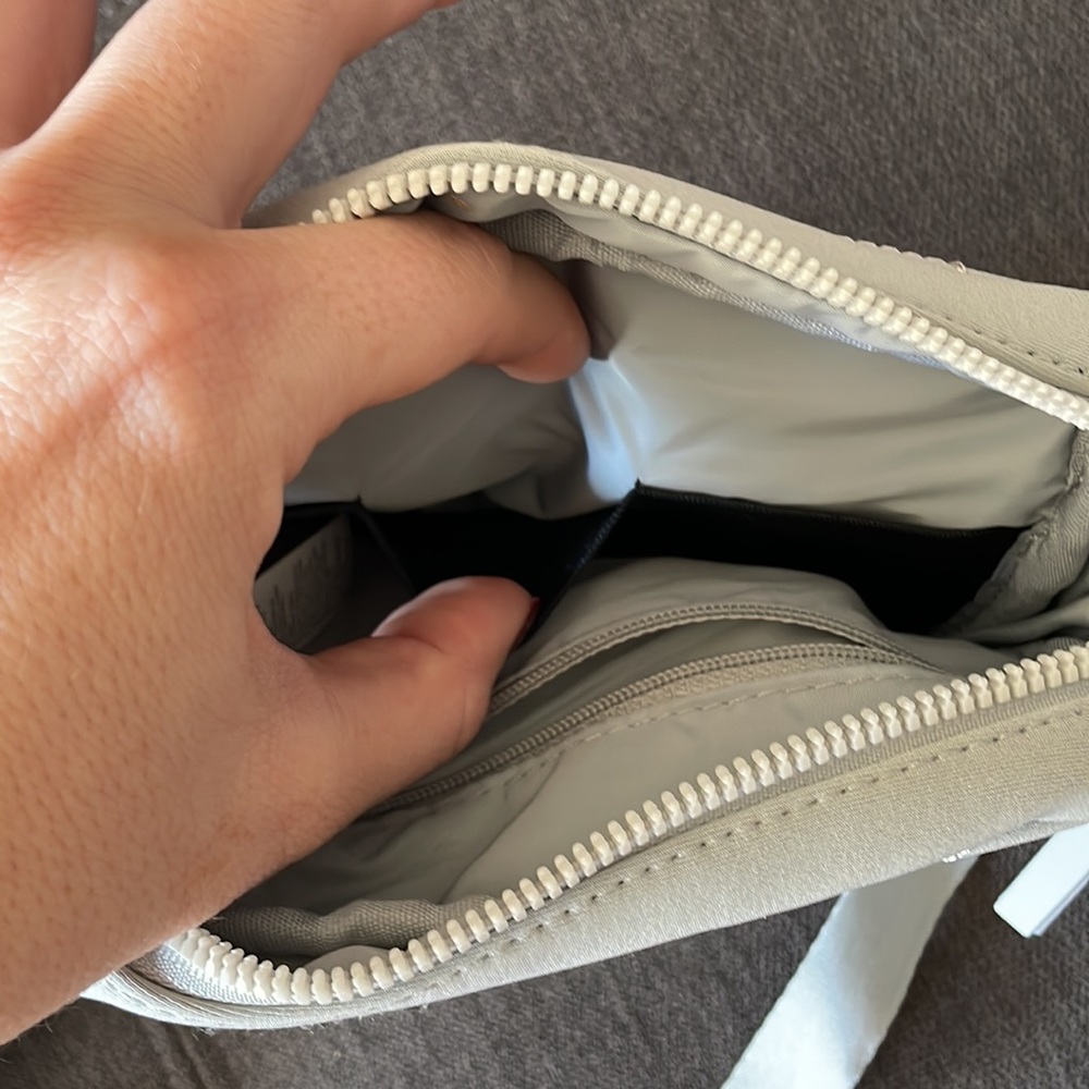 NWOT Vooray Small Grey Crossbody Bag - Picture 11 of 13